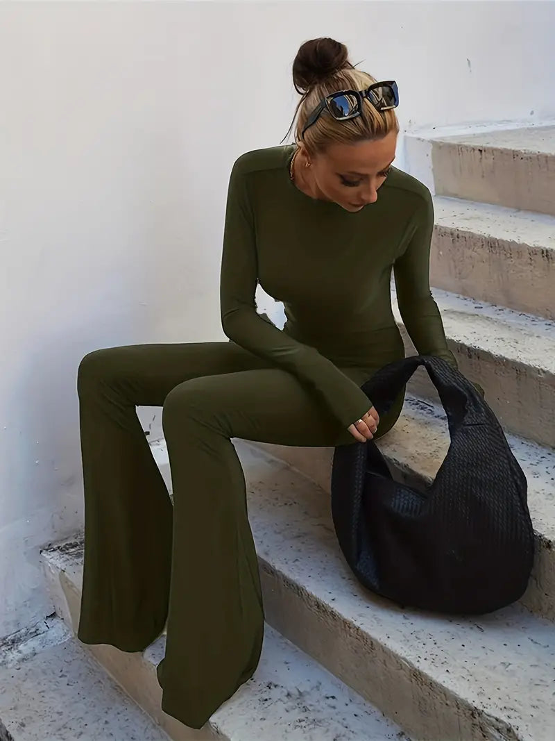 Rückenfreier Jumpsuit mit ausgestelltem