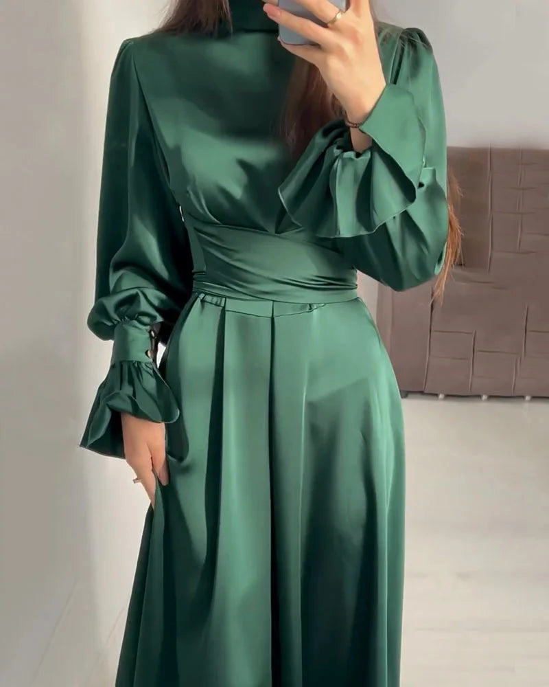 Schickes Kleid mit gekreuzter Taille und Krawatte