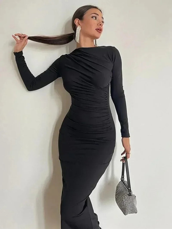 Langärmeliges Kleid mit Winterfalten