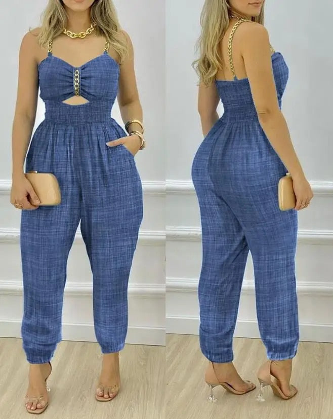 Unifarbener Jumpsuit mit Kettenriemen