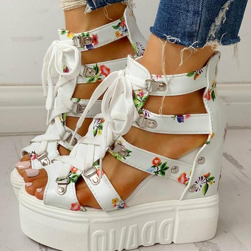 Florale Keilschuhe